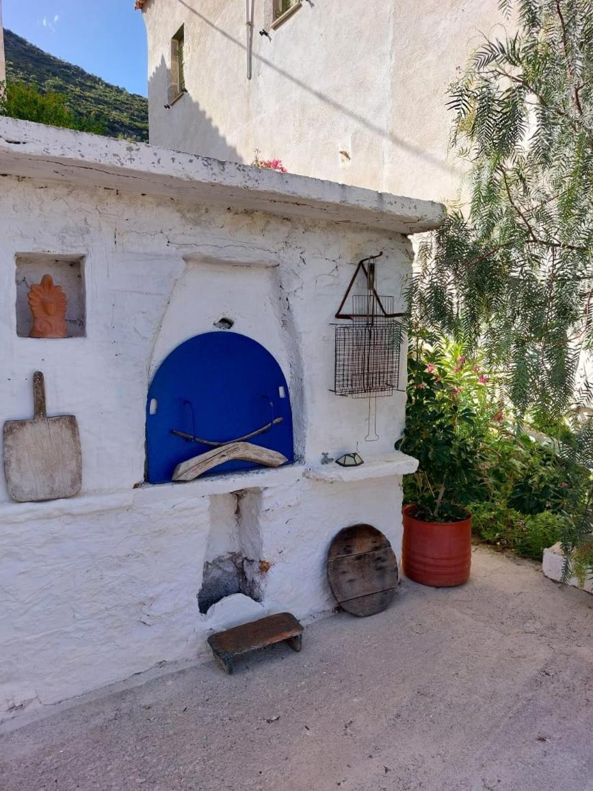 Politeika Traditional House Tiros Exterior photo